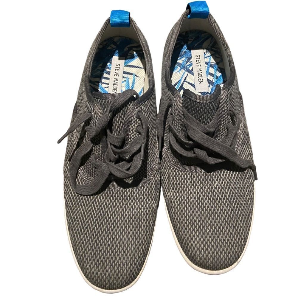 Steve Madden size 10 mens tennis shoes excellent condition see pictures